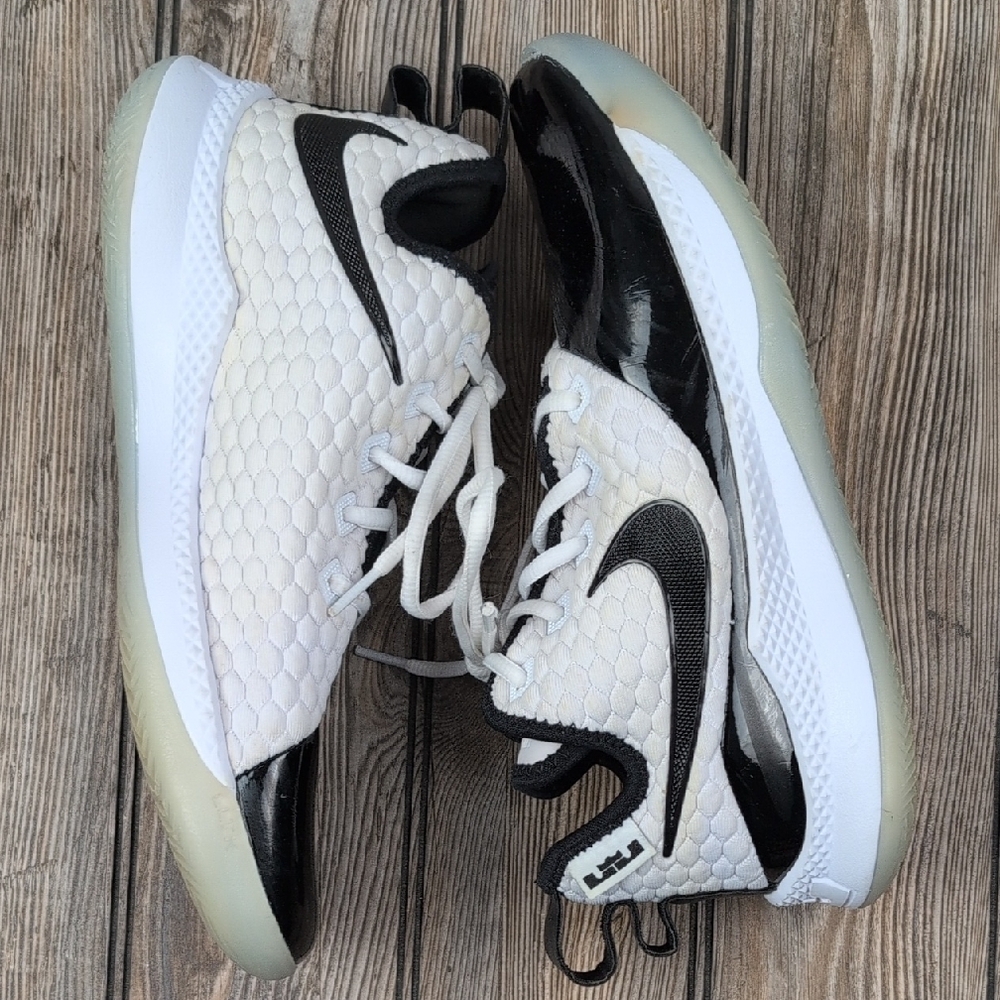 Nike LeBron Witness 4 - White/Black Size 9